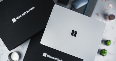 Laptop, który chce być tak wygodny jak smartfon - Microsoft Surface Laptop Go już w sprzedaży