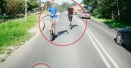 Tak jechali hulajnogami przez Piaseczno. Obaj nie mieli kasków