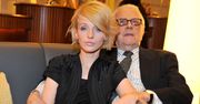 Kamila Łapicka nie została uwzględniona w testamencie Andrzeja Łapickiego. Co dziś robi i jak wygląda wdowa po 60 lat starszym aktorze?