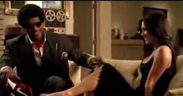 Nicole Scherzinger podniecona butami... (WIDEO)