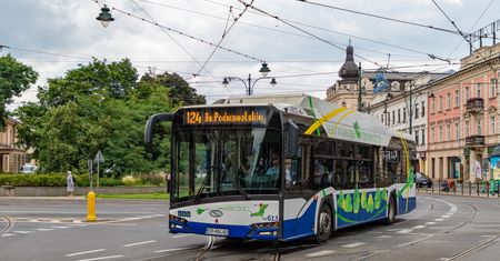 Zakaz takiego używania telefonów w autobusach. Oto co za to grozi