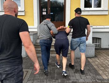 Seniorka straciła ponad 400 tys. zł. Zatrzymano obcokrajowca
