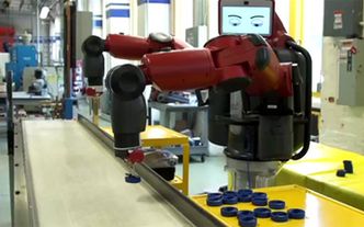 Oto przemysłowy robot, który stroi miny i pracuje z człowiekiem