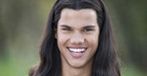 Taylor Lautner widzi się na ekranie i płacze