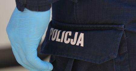 Pomorskie. 23-latka będąc na kwarantannie wyprawiła huczne urodziny