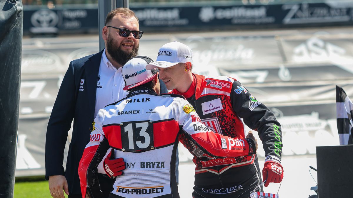 WP SportoweFakty / Michał Krupa / Na zdjęciu: Sędzia Bartosz Ignaszewski podczas meczu drużyn z Krosna i Ostrowa