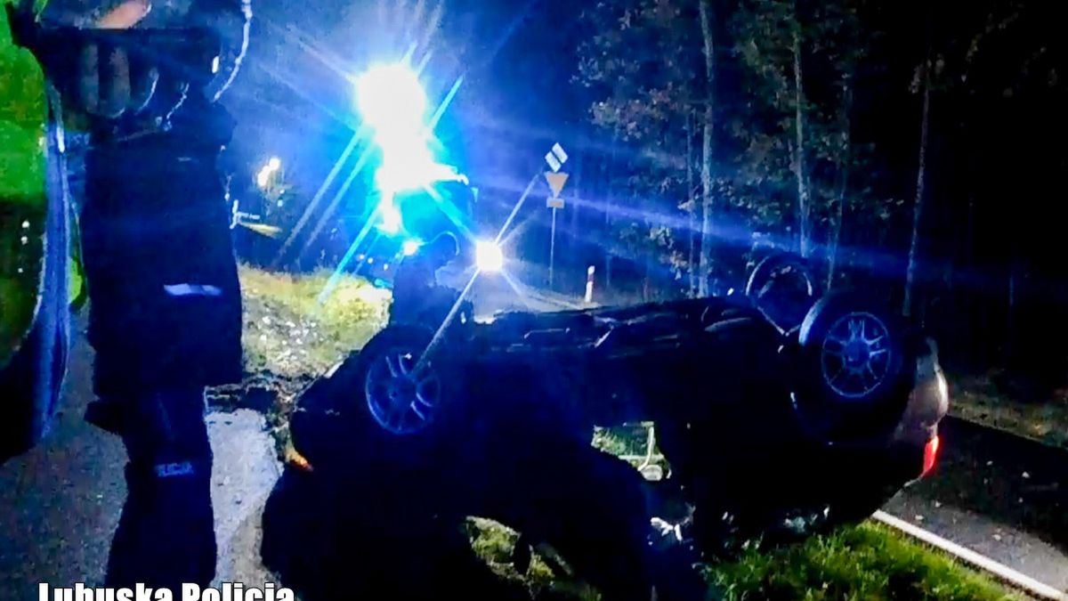 Audi wylądowało na dachu