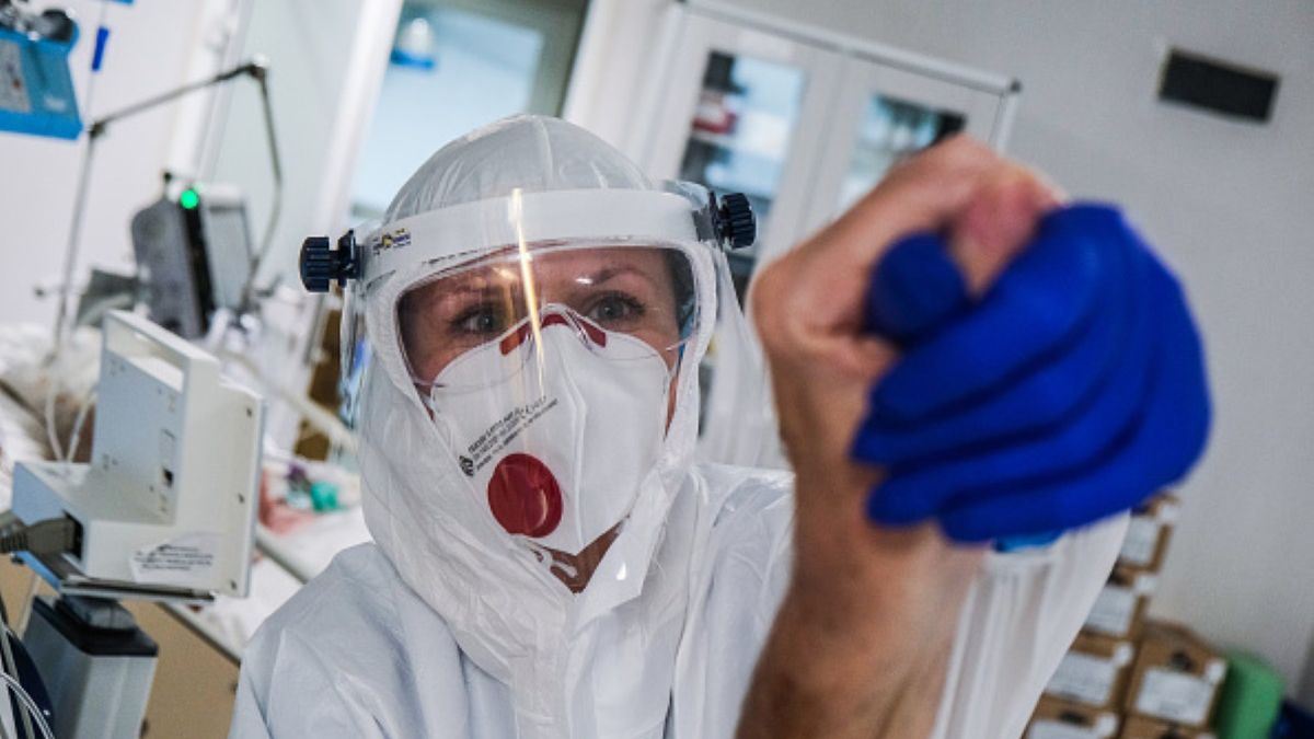 Eksperci z Europejskiej Agencji Leków wydali zgodę na stosowanie kolejnego leku na COVID-19. To sotrowimab