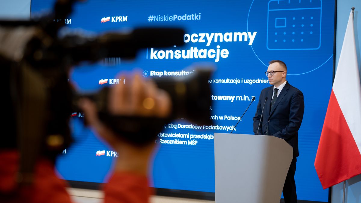 Wiceminister finansów Artur Soboń "łata" Polski Ład. Obniżka PIT ma zrekompensować spadek pensji Polaków