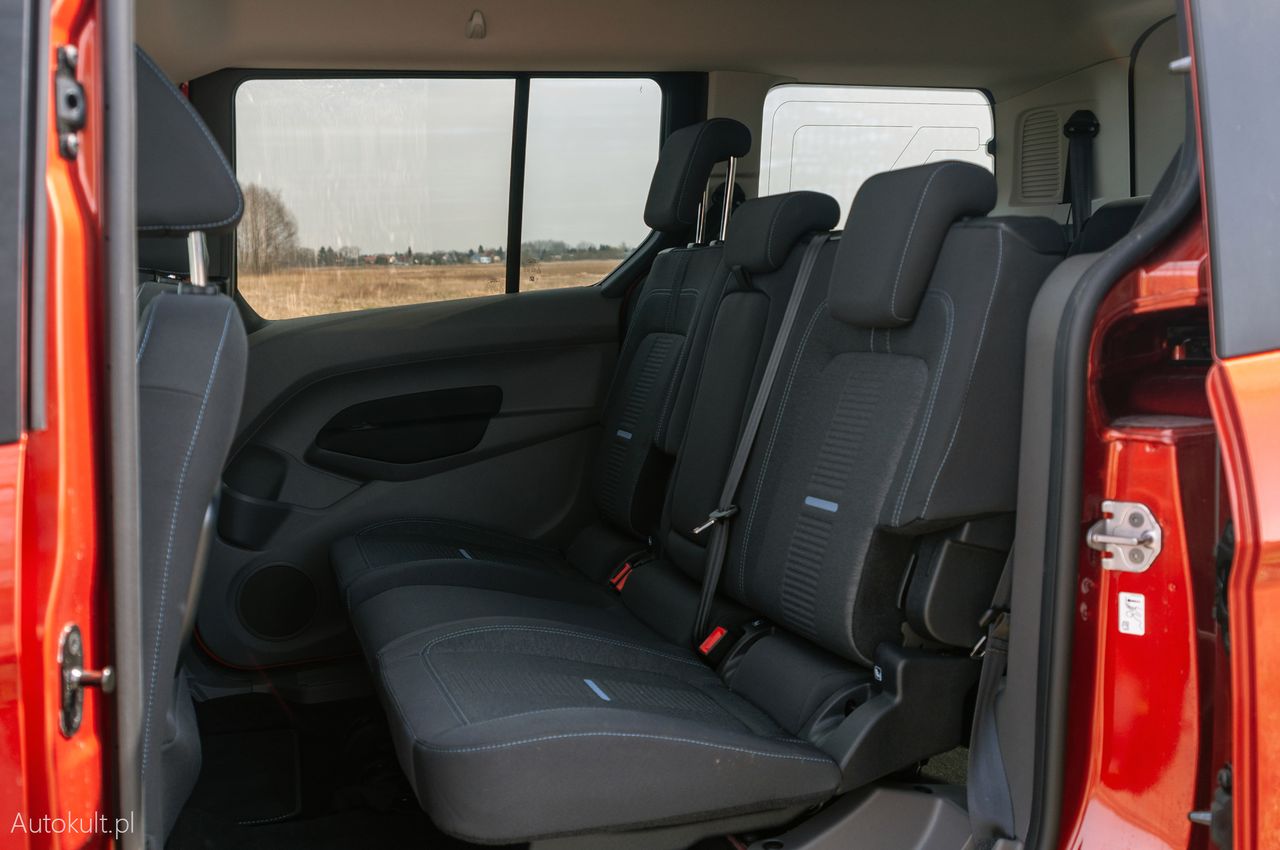 Ford Grand Tourneo Connect Active - kanapa w drugim rzędzie