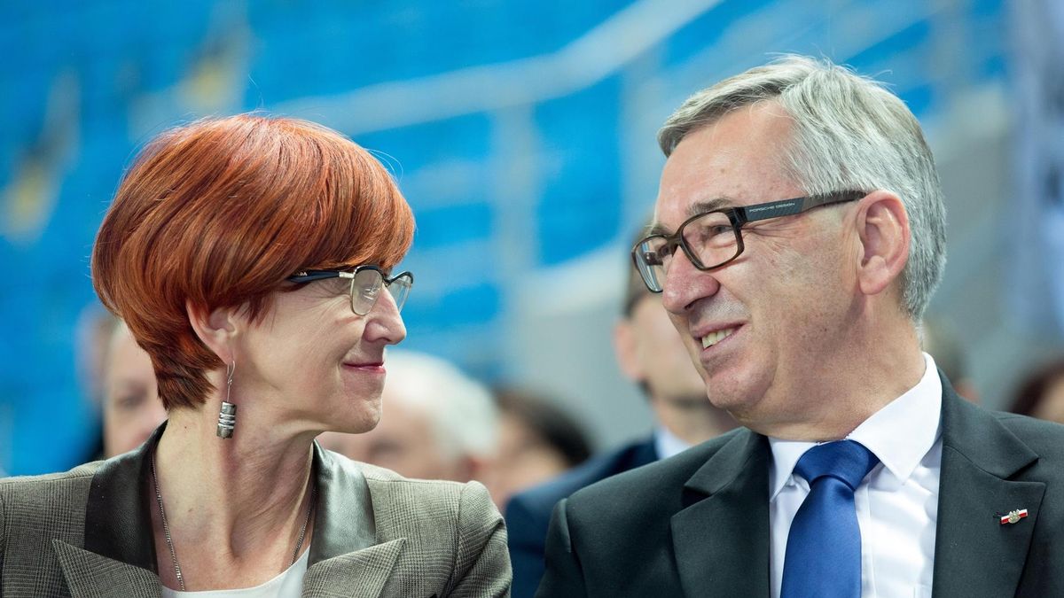 Elżbieta Rafalska oraz Stanisław Szwed. Ministerstwo Rodziny, Pracy i Polityki Społecznej myśli o modyfikacji wynagrodzenia zasadniczego