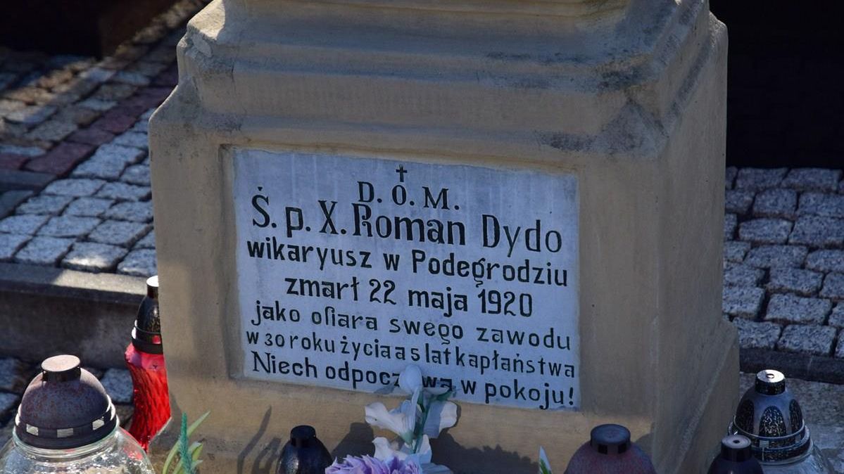 Tajemniczy napis na grobie wikariusza