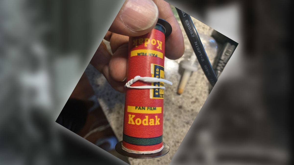 Kupił 100-letni aparat z filmem, który był w środku od 80 lat. Oto, co było na zdjęciach 1