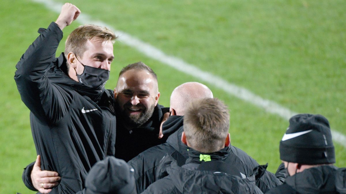 PAP / Darek Delmanowicz / Na zdjęciu: Piotr Tworek (drugi od lewej)