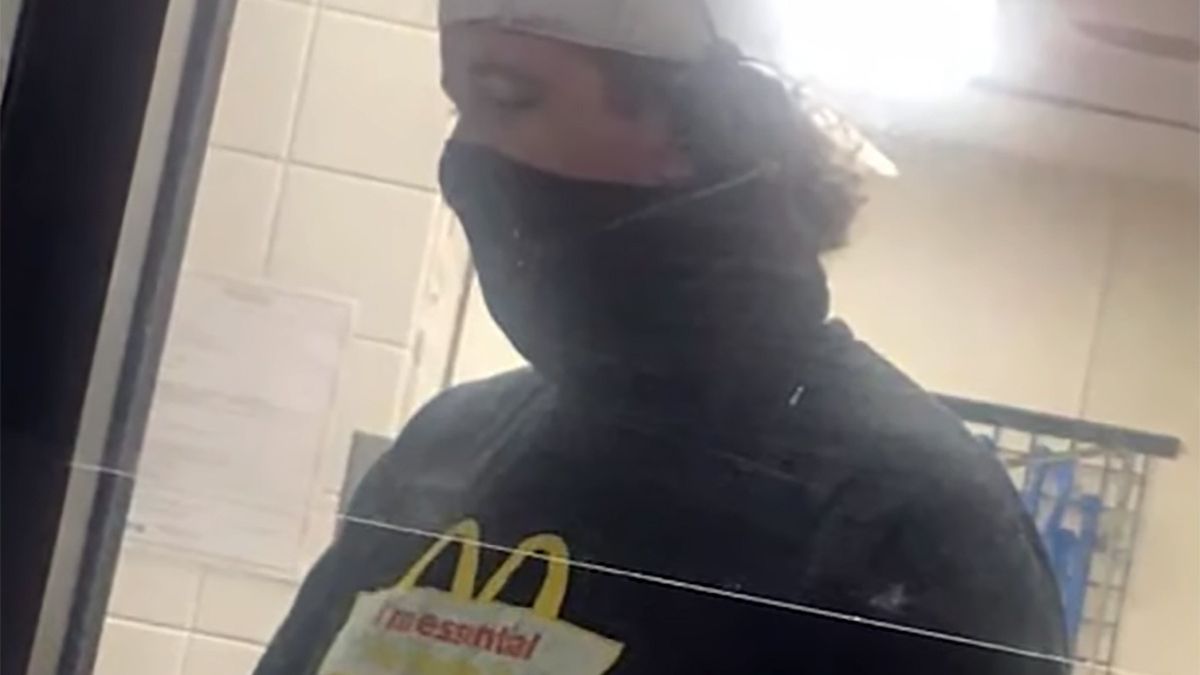 Pracownik McDonalda zapłacił za zamówienie zapominalskiej kobiety