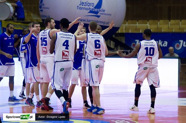 Koszykarze z Tarnobrzega po dwóch miesiącach doczekali się wygranej w lidze