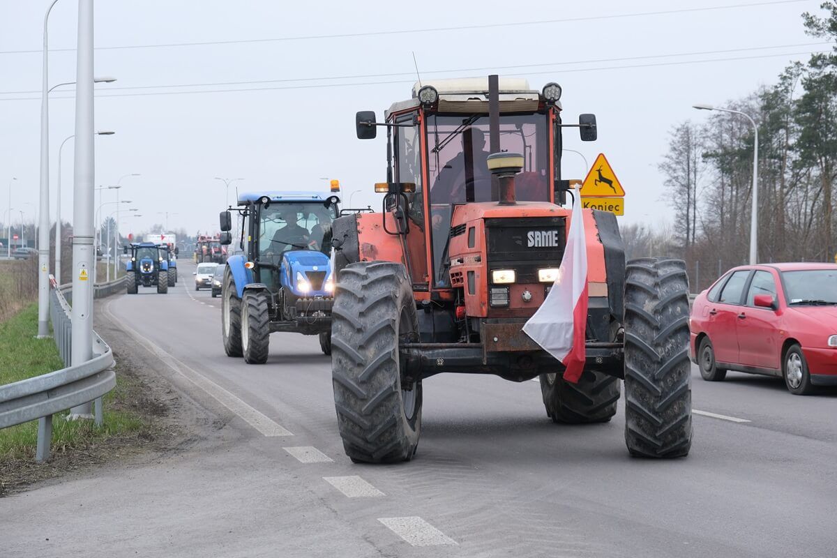 Traktory i kombajn zablokowały skrzyżowanie w centrum Lublina