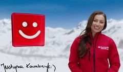 Justyna Kowalczyk z uśmiechem reklamuje kredyt w Santander Consumer Banku