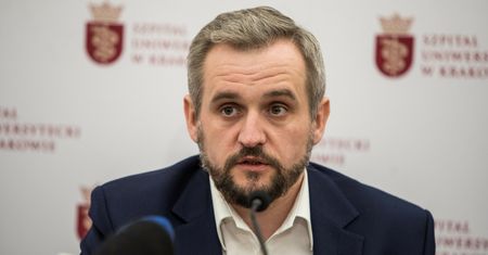 Dyrektorowi szpitala łamał się głos. "Miał dzieci, miał rodzinę"