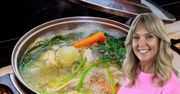 Ani makaron, ani ziemniaki. Ewa Wachowicz robi rosół z zupełnie innym dodatkiem
