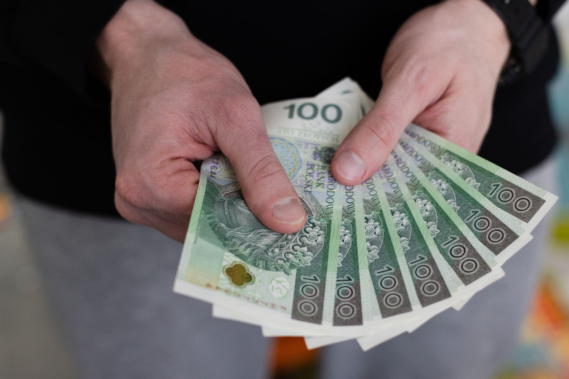Ile trzeba zarabiać na 8 tys. zł emerytury? Oto wyliczenia