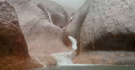 Australia. Niezwykły pokaz matki natury w Uluru-Kata Tjuta