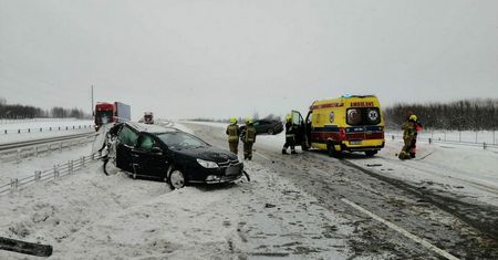 Zderzenie pojazdów na obwodnicy Lublina. Jezdnia jest całkowicie zablokowana