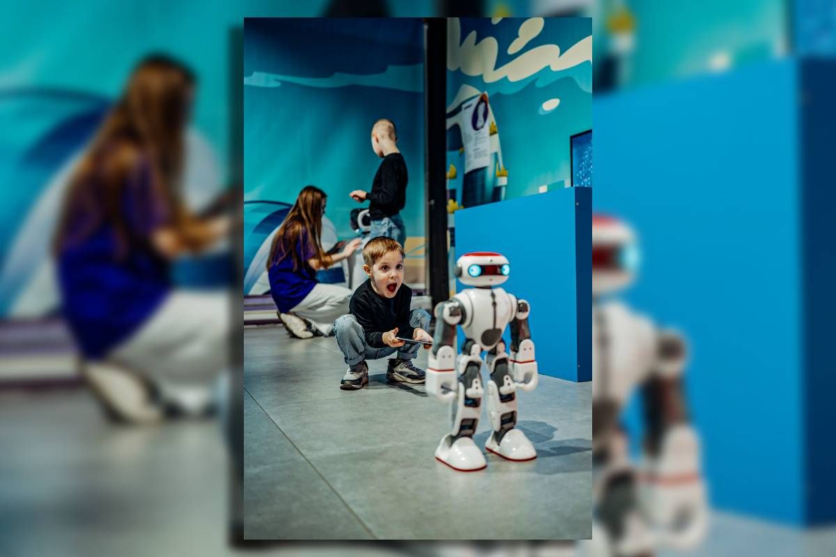 dziecko, robot
