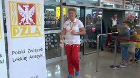 "Sto lat" dla Anity Włodarczyk. Kibice powitali złotą medalistkę ME na Okęciu