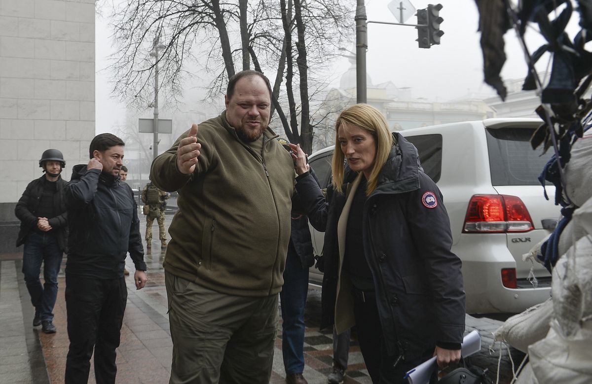 Roberta Metsola (R), President of the European Parliament, and Ruslan Stefanchuk (L), speaker of Ukrainian Parliament, during their meeting in Kyiv (Kiev), Ukraine, 01 April 2022. Roberta Metsola visits Ukraine amid Russian invasion. On 24 February, Russian troops had entered Ukrainian territory in what the Russian president declared a 'special military operation', resulting in fighting and destruction in the country, a huge flow of refugees, and multiple sanctions against Russia. EPA/ANDRII NESTERENKO Dostawca: PAP/EPA.