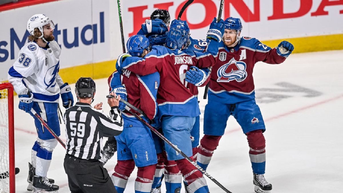 Getty Images / Dustin Bradford/Icon Sportswire  / Na zdjęciu: hokeiści Colorado Avalanche