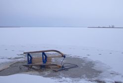 Pod trzylatkiem załamał się lód. Rozpędził się na sankach.