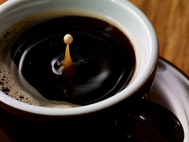 Jedna filiżanka kawy dziennie zwiększa ryzyko utraty ciąży. Nowe badania