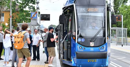 Wrocław. Wypadek na ul. Architektów. Tramwaje stoją