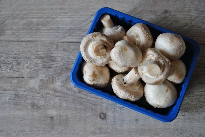 Dania z pieczarek cieszą się dużą popularnością wśród wegetarian i wegan.