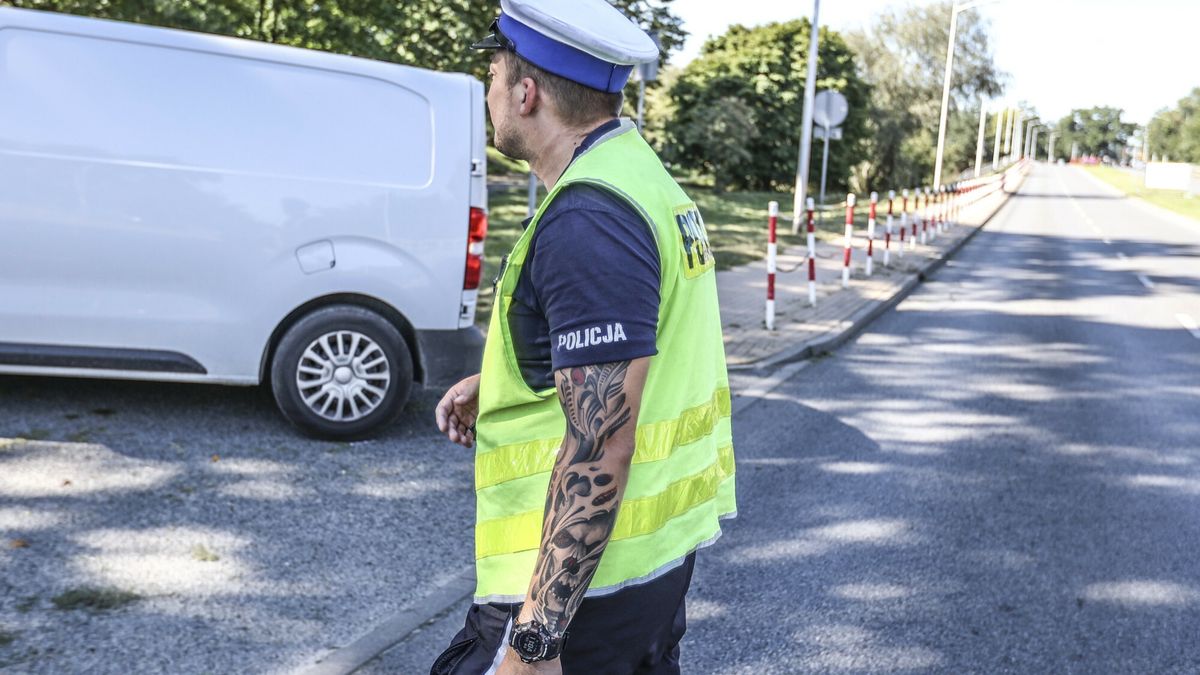 Akcja policji Pr?dko?? w Zielonej G�rze
07.09.2023 Zielona Gora Akcja policji Predkosc kontrola kierowcy kierowcow N/z Policjant policja policje policji drogowka drogowki drogowke zatrzymuje kierowce zatrzymanie kierowcy 
fot. Piotr Jedzura/REPORTER
Piotr Jedzura/REPORTER
