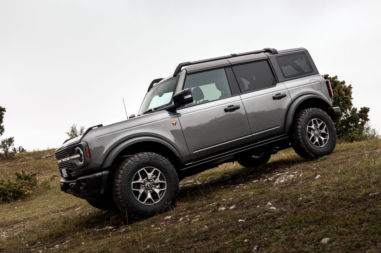 Ford Bronco to przedstawiciel nowej-starej szkoły