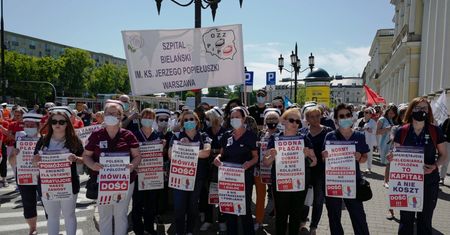 Protest pielęgniarek, położnych i pracowników ochrony zdrowia [zdjęcia]