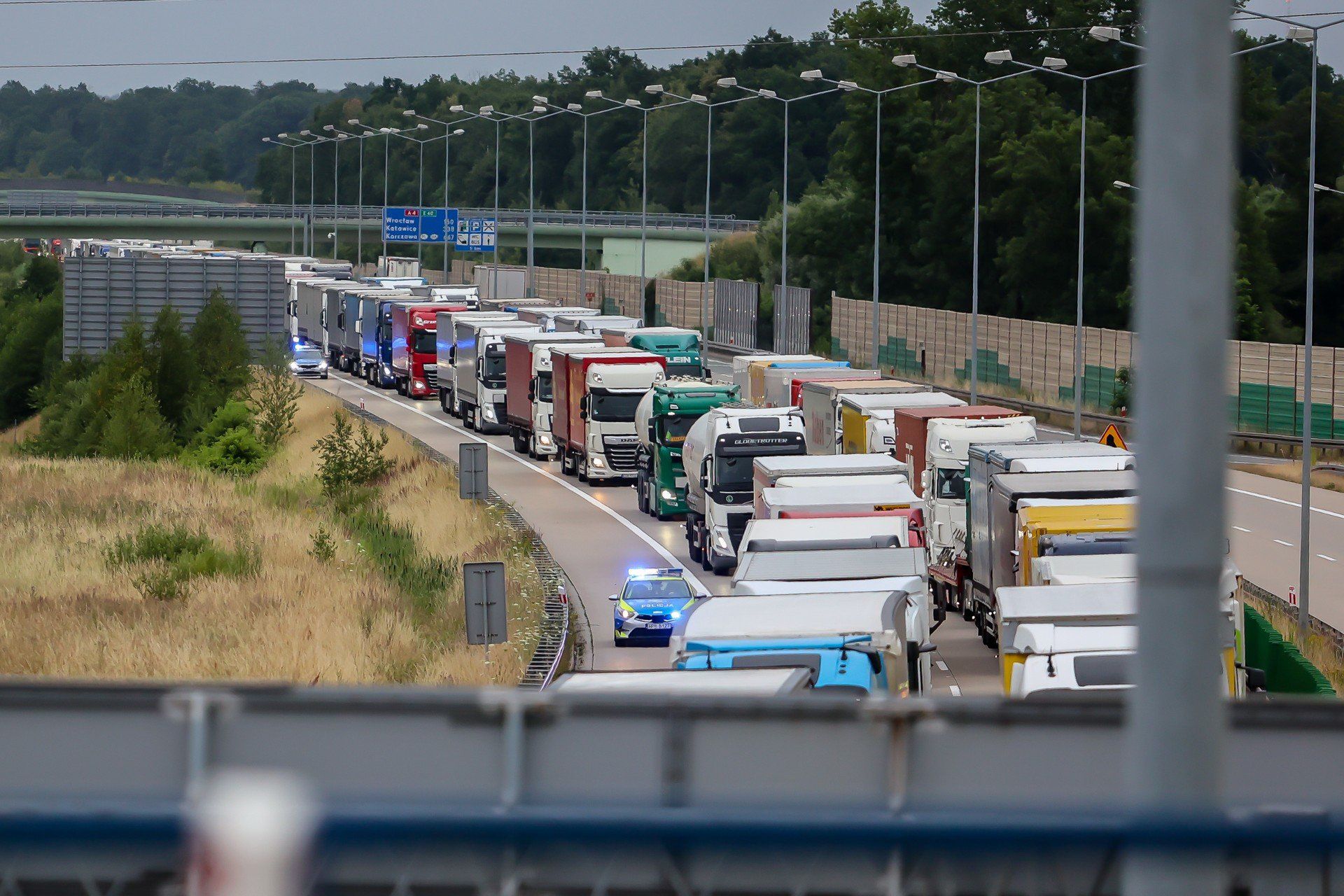 Wypadek na A4 w Katowicach. Zablokowane pasy w kierunku Wrocławia i zjazdowy na osiedle Paderewskiego