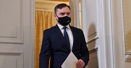 Ziobro zaskarżył do TK mechanizm warunkowości. "Niech sprawdzi jeszcze, czy św. Mikołaj istnieje"