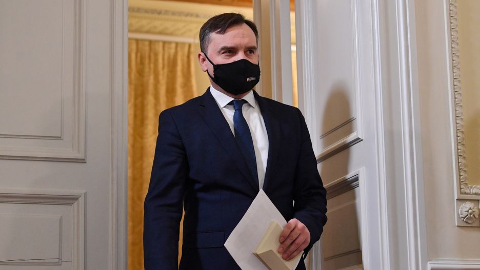 Ziobro zaskarżył do TK mechanizm warunkowości. "Niech sprawdzi jeszcze, czy św. Mikołaj istnieje" 