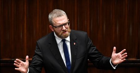 Czego Braun nie wpisał do oświadczeń majątkowych? Może mieć kolejne problemy