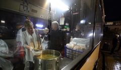 "Autobus SOS" pomaga bezdomnym w Gdańsku