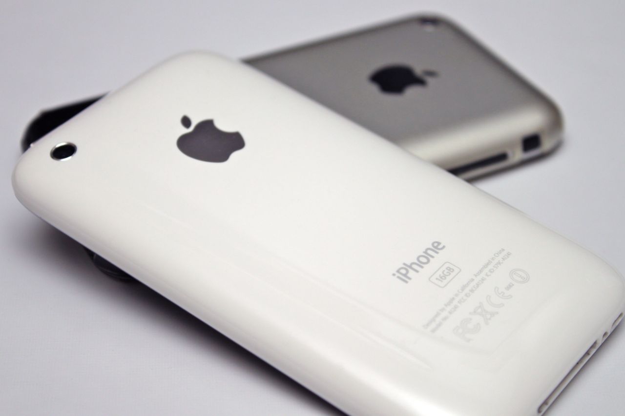 Oryginalny iPhone i iPhone 3GS.