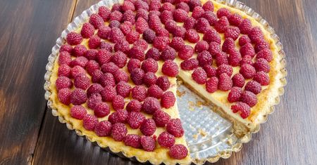 Delikatny sernik z ricottą i malinami