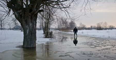 Alarm przeciwpowodziowy na Wiśle. Lodołamacze ruszają do akcji