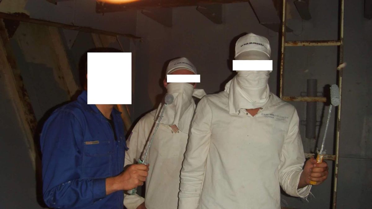 Studenci w ogóle nie powinni mieć wstępu do przestrzeni zamkniętych ani tym bardziej wykonywać w niej niebezpiecznych prac, takich jak malowanie