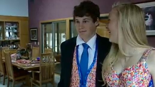 Szkolny bal w sukience z papierków po cukierkach? [wideo] 1