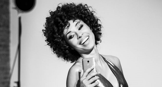 Omenaa Mensah reklamuje smartfon ZTE Blade V7 Lite