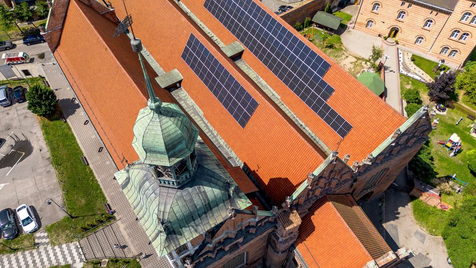 Fotowoltaika na dachu bazyliki